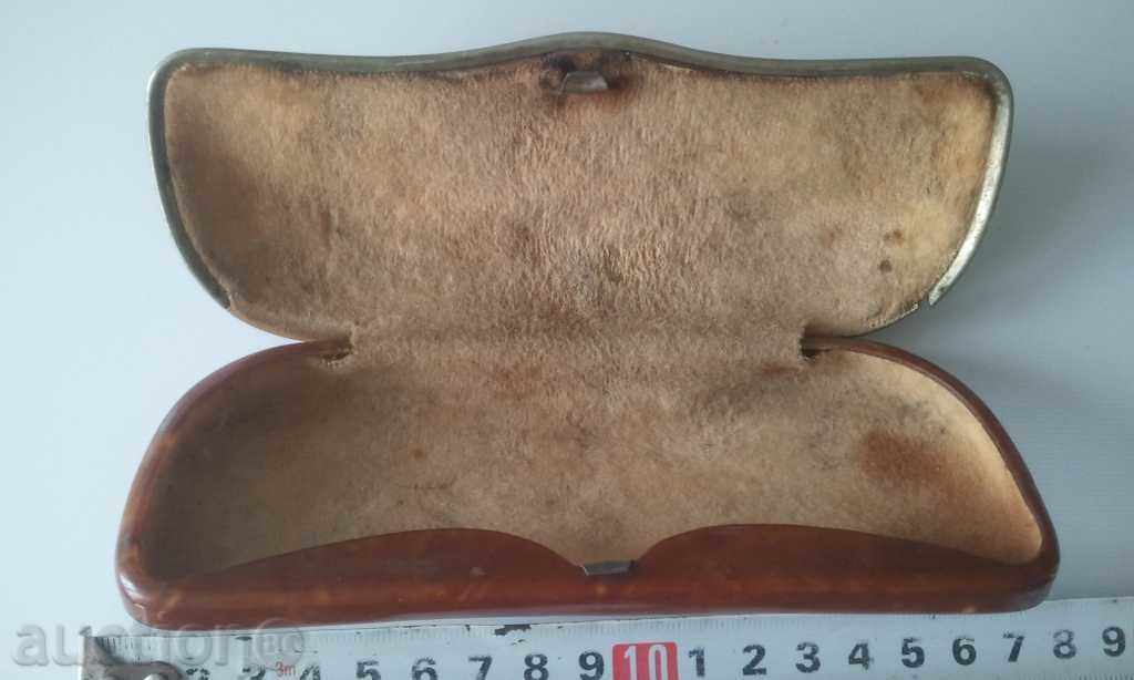 Delivery of vintage glasses case Delivery of vintage glasses case