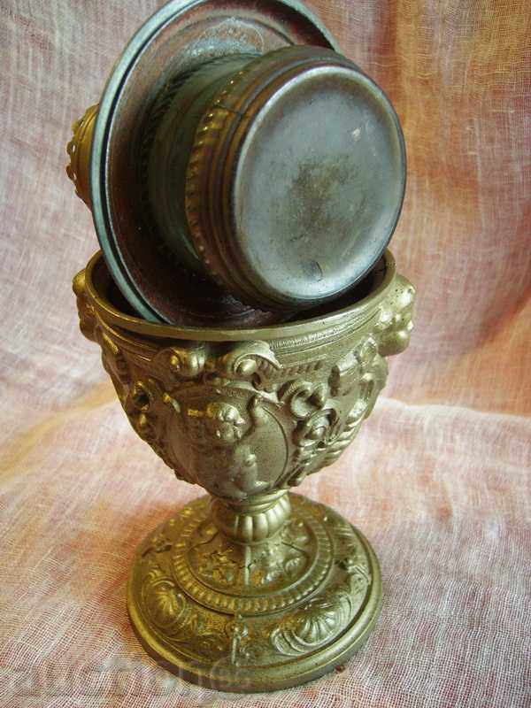 Delivery of I sell a large metal gas lamp Delivery of I sell a large metal gas lamp