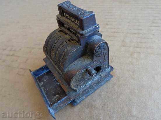 Стара острилка за моливи тип касов апарат, играчка, редкаж с цена 39.00 лв. | € 19.94 Стара острилка за моливи тип касов апарат, играчка, редкаж с цена 39.00 лв. | € 19.94