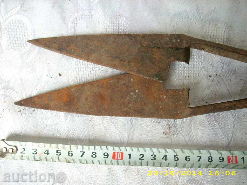 OLD HANGER FOR SHEEPING SHEEP with price 2.99 BGN | € 1.53 OLD HANGER FOR SHEEPING SHEEP with price 2.99 BGN | € 1.53