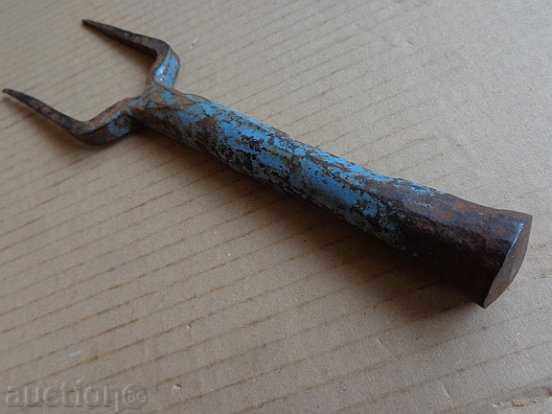 Delivery of Old hand forged anvil for hair peeling