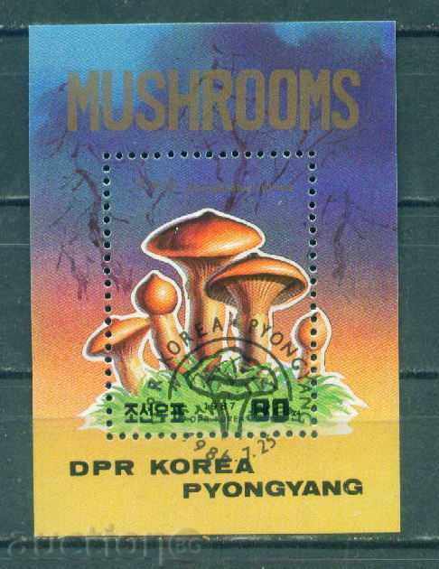 31K318 / North Korea - FLORA - MUSHROOMS - BLOCK