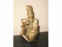 figura de bronz de muzician seria tarambuka