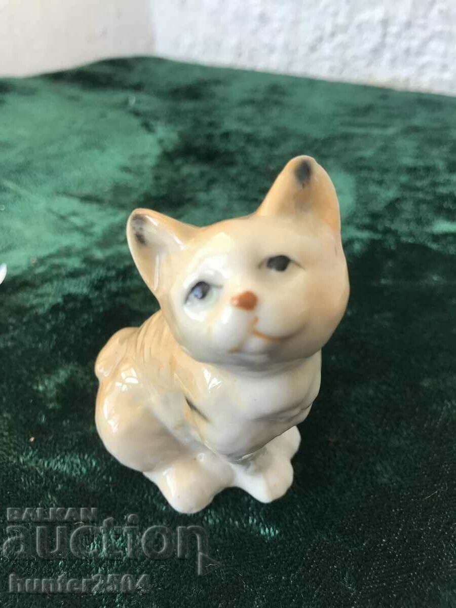 Auction Kitten-8 cm, unmarked Auction Kitten-8 cm, unmarked