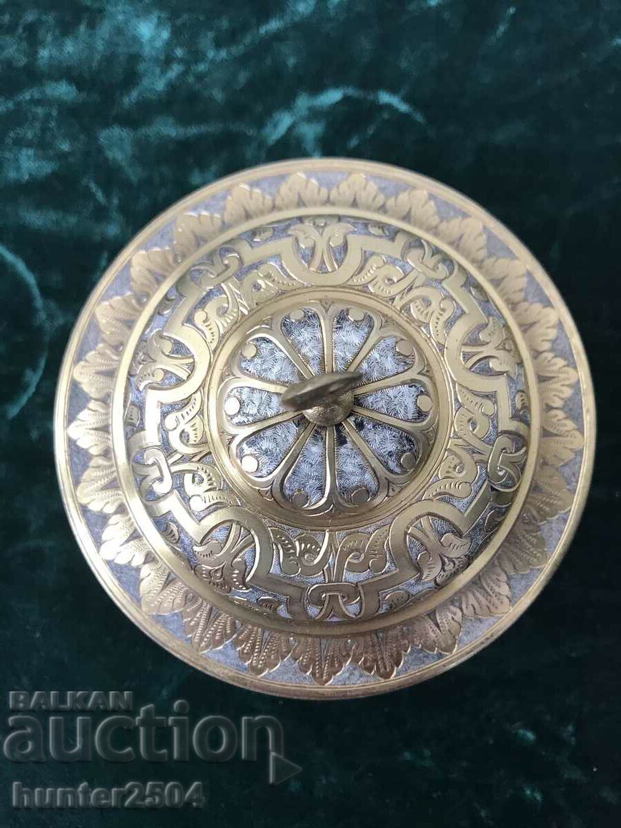 Delivery of Plate (25 cm) and sugar bowl (11/6 cm) Delivery of Plate (25 cm) and sugar bowl (11/6 cm)