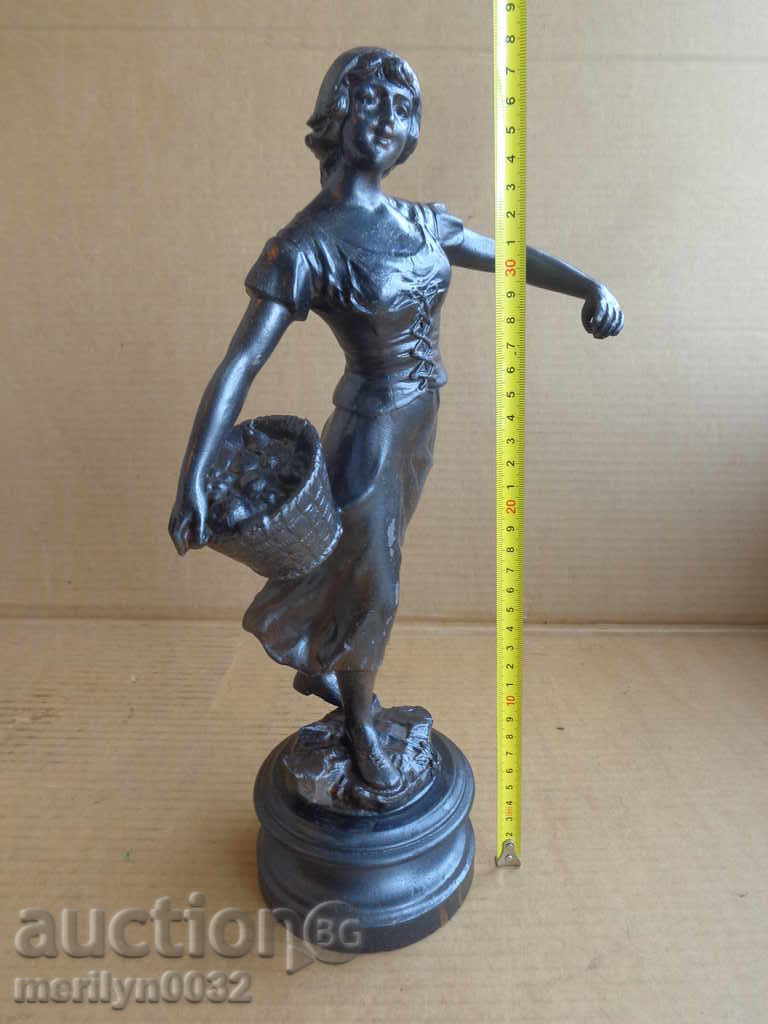 Auction  Figurine, metal sculpture, figure, statuette, statue
