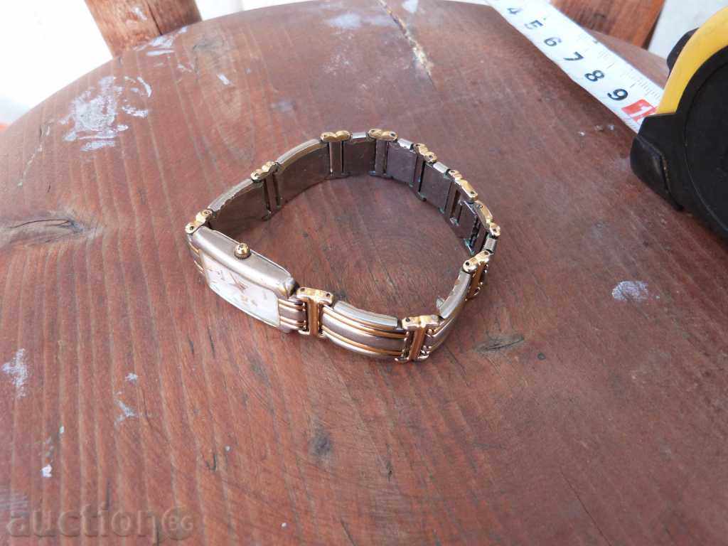 4384. Bulova Quartz - 6 4384. Bulova Quartz - 6