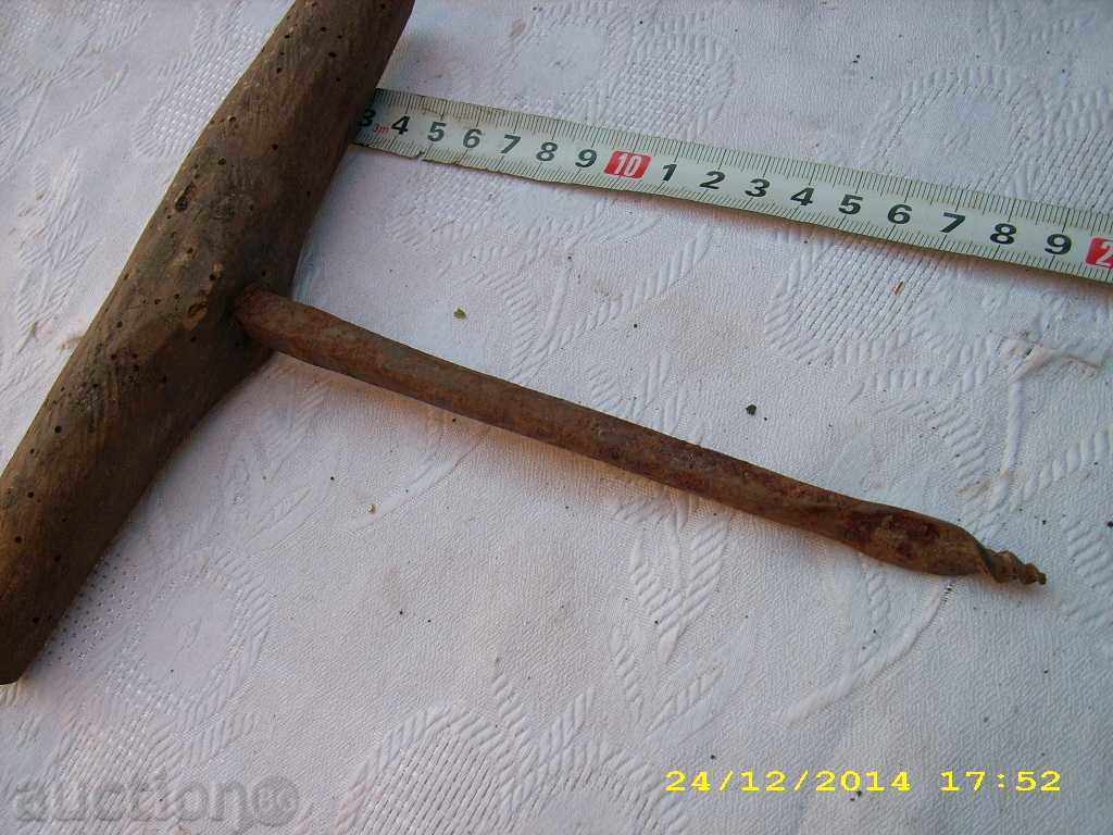 Old screwdriver, chopper with price 6.99 BGN | € 3.57 Old screwdriver, chopper with price 6.99 BGN | € 3.57