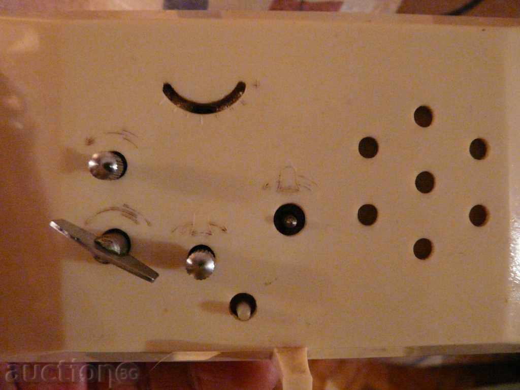 Доставка на Механичен будилник с термометър Доставка на Механичен будилник с термометър