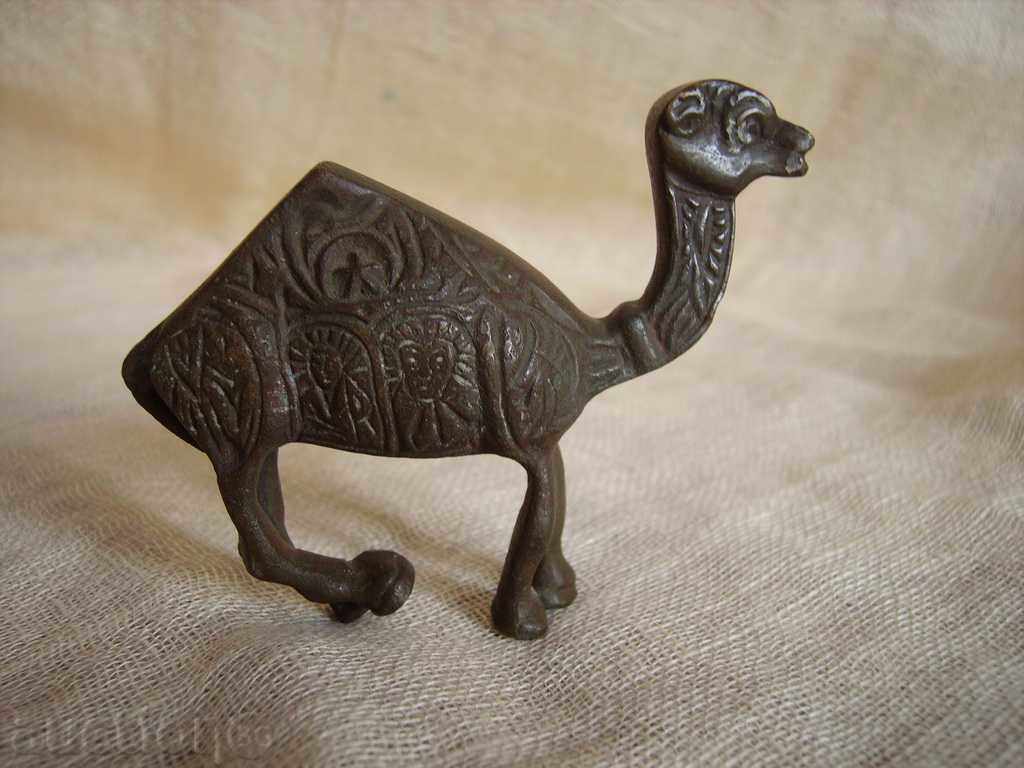 Auction I sell old bronze plastic on a camel Auction I sell old bronze plastic on a camel