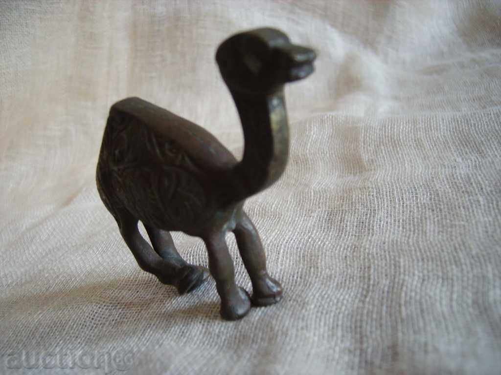 Delivery of I sell old bronze plastic on a camel Delivery of I sell old bronze plastic on a camel