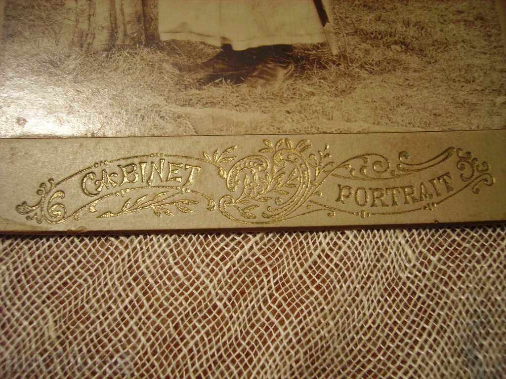 Auction Sell a cabinet photo Auction Sell a cabinet photo