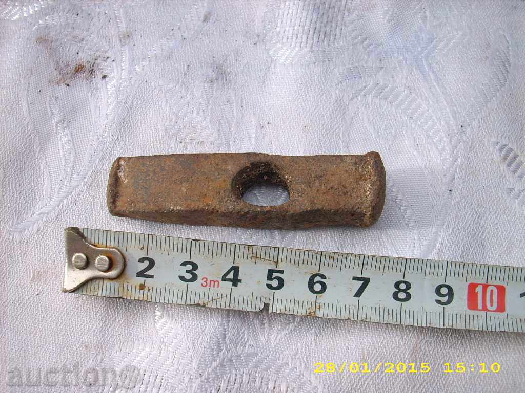 Auction HORSE SMALL CHUCK - GOLDEN Auction HORSE SMALL CHUCK - GOLDEN