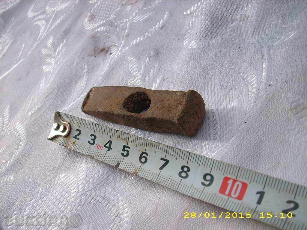 Delivery of HORSE SMALL CHUCK - GOLDEN Delivery of HORSE SMALL CHUCK - GOLDEN