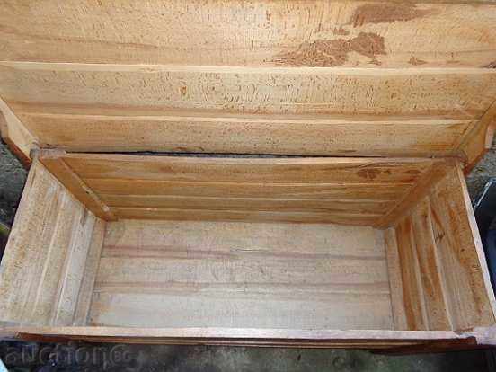 Auction Old chest, chest of drawers, dresser, suitcase Auction Old chest, chest of drawers, dresser, suitcase