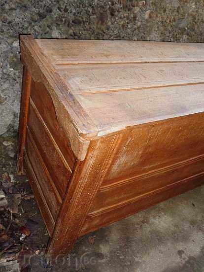 Delivery of Old chest, chest of drawers, dresser, suitcase Delivery of Old chest, chest of drawers, dresser, suitcase