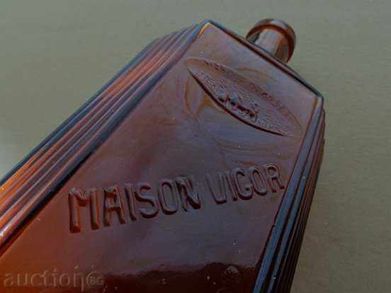 Auction An old bottle, a bottle, a glass, a tamarind, a jar Auction An old bottle, a bottle, a glass, a tamarind, a jar