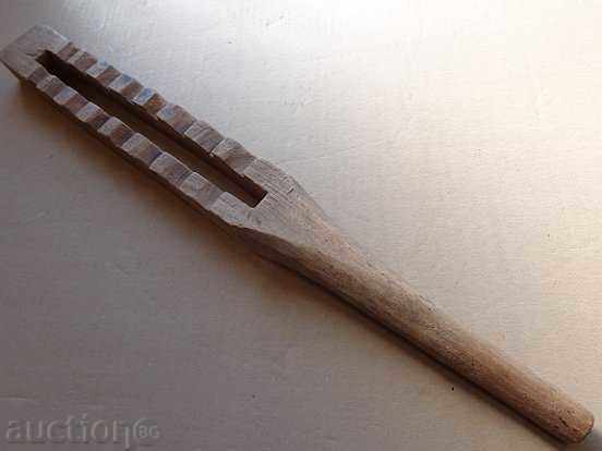 Auction  An old wooden beater, a wooden stick, a wooden stick