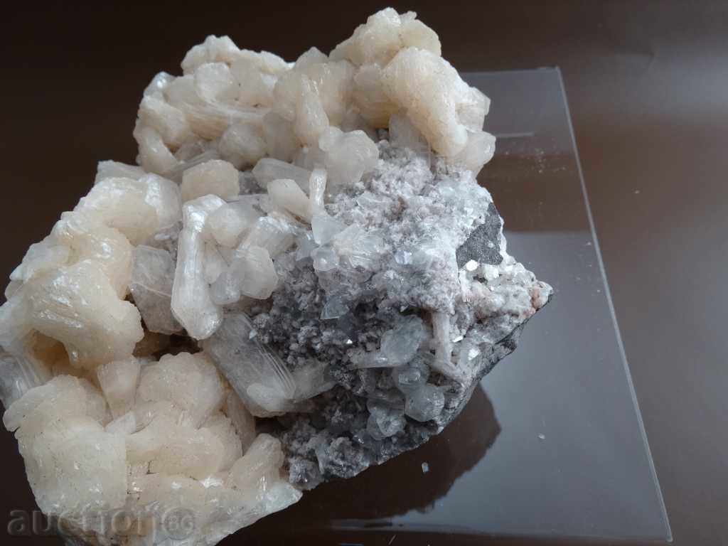 Delivery of Apophilite - stilbit - druze Delivery of Apophilite - stilbit - druze