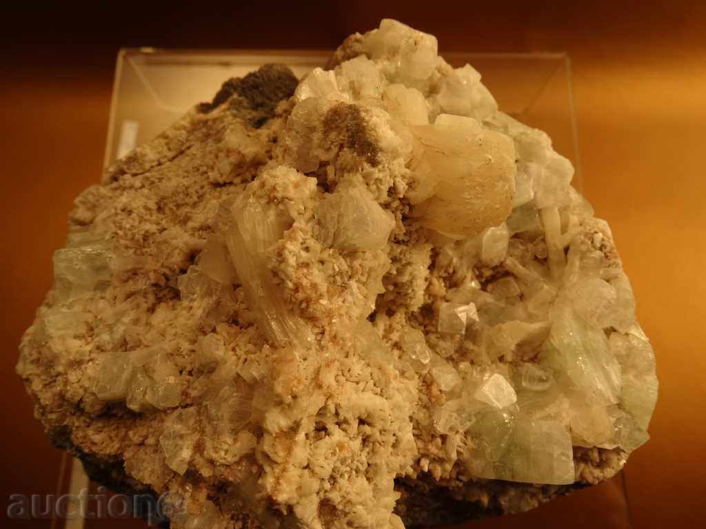 Auction Apophilite - stilbit - druze Auction Apophilite - stilbit - druze