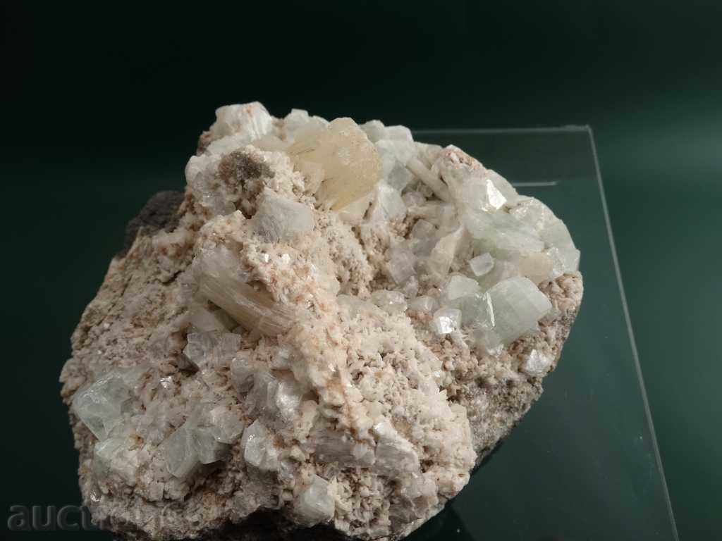 Delivery of Apophilite - stilbit - druze Delivery of Apophilite - stilbit - druze