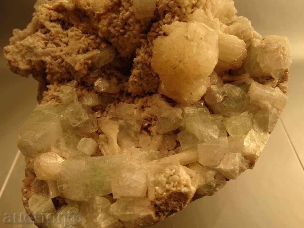 Apophilite - stilbit - druze - 6 Apophilite - stilbit - druze - 6