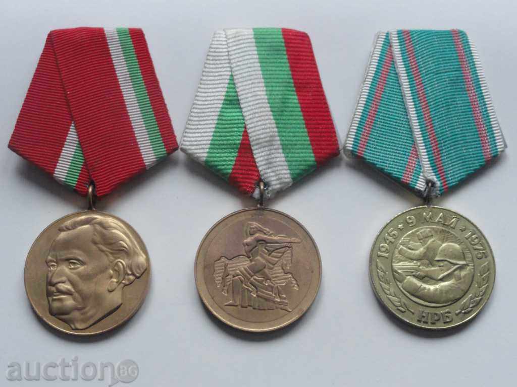 Auction Lot of social medals - 3 pieces Auction Lot of social medals - 3 pieces