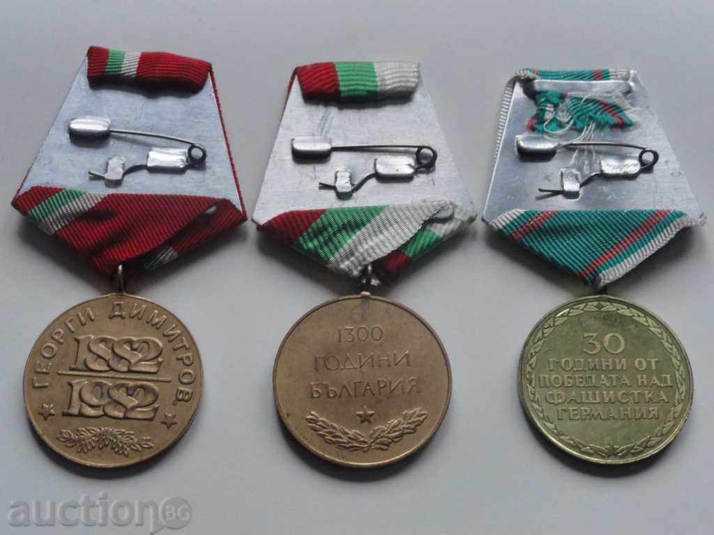 Delivery of Lot of social medals - 3 pieces Delivery of Lot of social medals - 3 pieces
