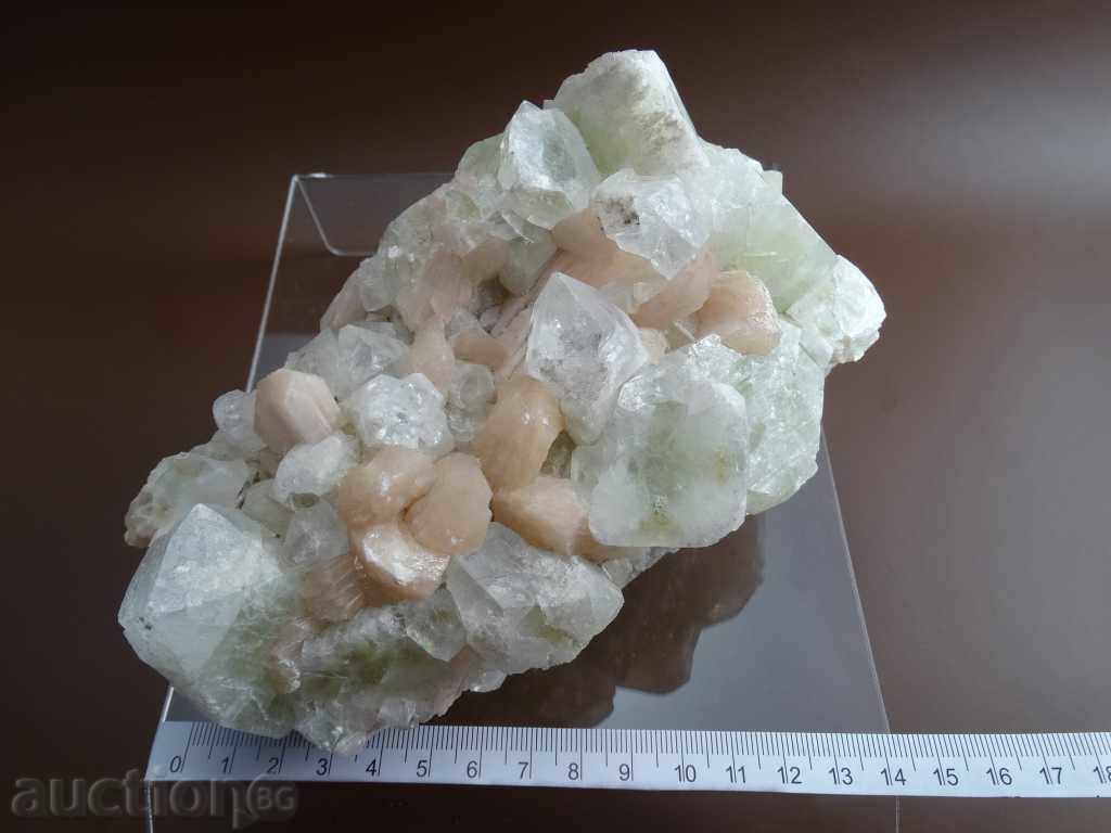 Апофилит - стилбит - друза с цена 478.99 лв. | € 244.90