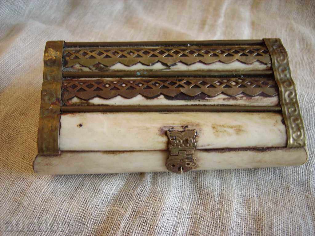 I sell a box of ivory jewelry with price 70.00 BGN | € 35.79 I sell a box of ivory jewelry with price 70.00 BGN | € 35.79