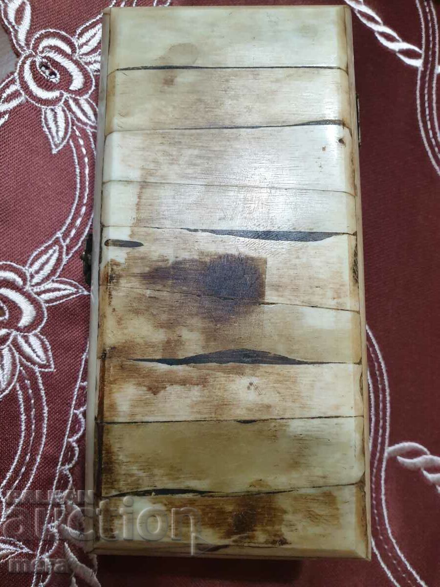 I sell a box of ivory jewelry - 5 I sell a box of ivory jewelry - 5