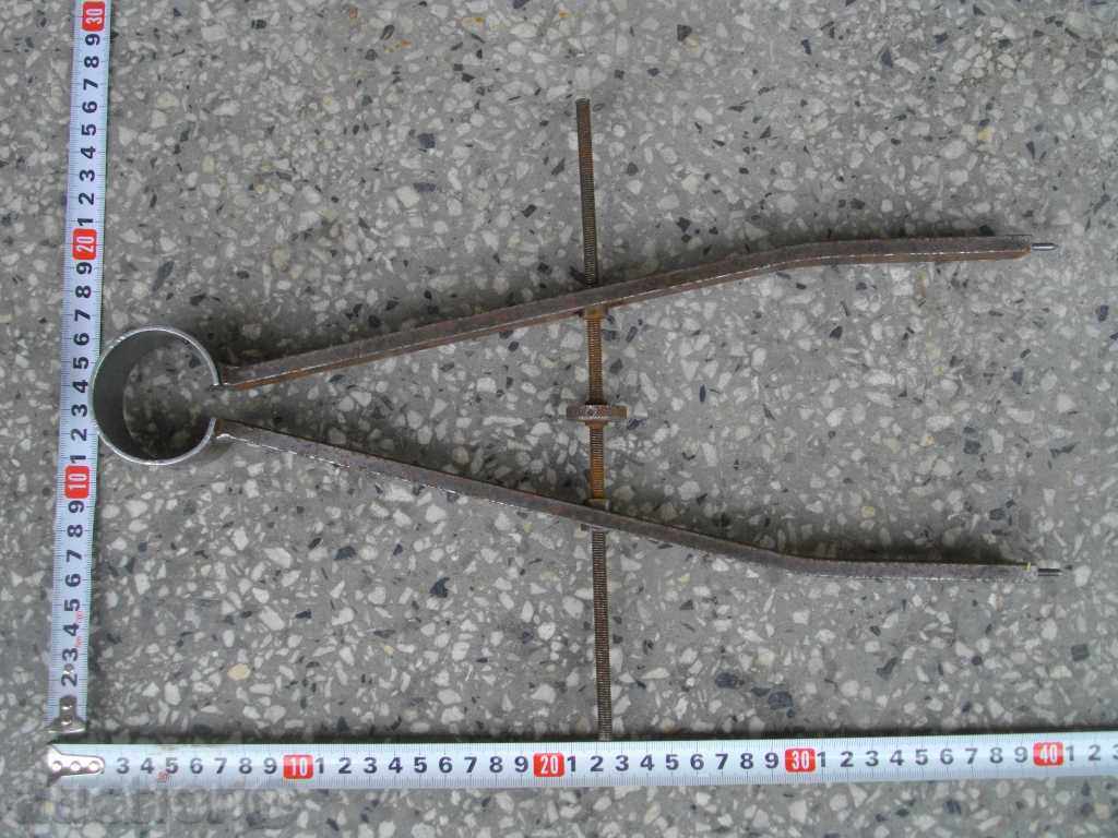 busole cu preț 20.00 BGN | € 10.23