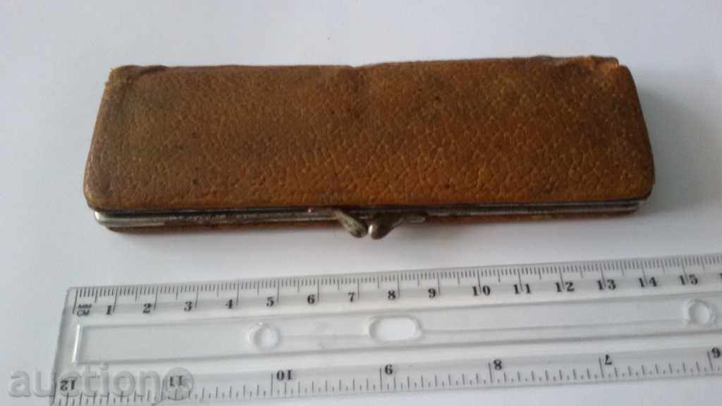 Delivery of old pencil pencil case