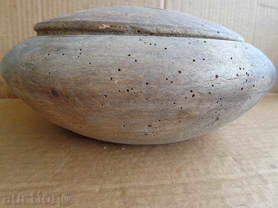 Auction An old wooden bowl, a wooden saucer, a pan with a lid, the wooden one Auction An old wooden bowl, a wooden saucer, a pan with a lid, the wooden one