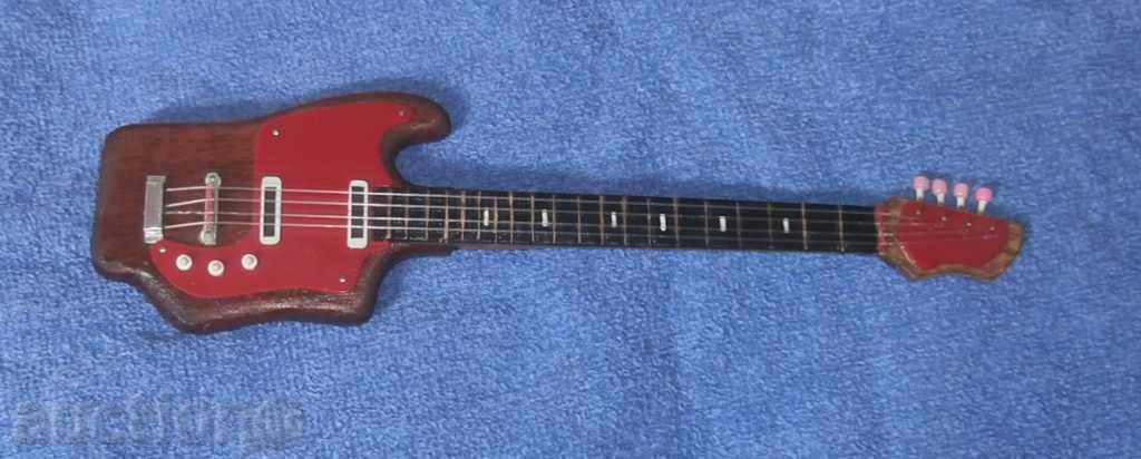 Model-copie - Chitare electrice "BAS" cu preț 35.00 BGN | € 17.90