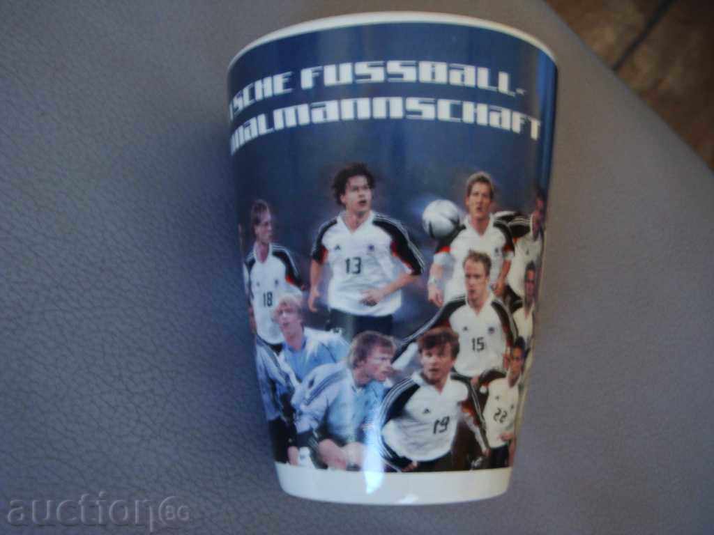 Oficial Cupa Mondială din Germania 2006 cu preț € 2.00 | 3.91 BGN Oficial Cupa Mondială din Germania 2006 cu preț € 2.00 | 3.91 BGN