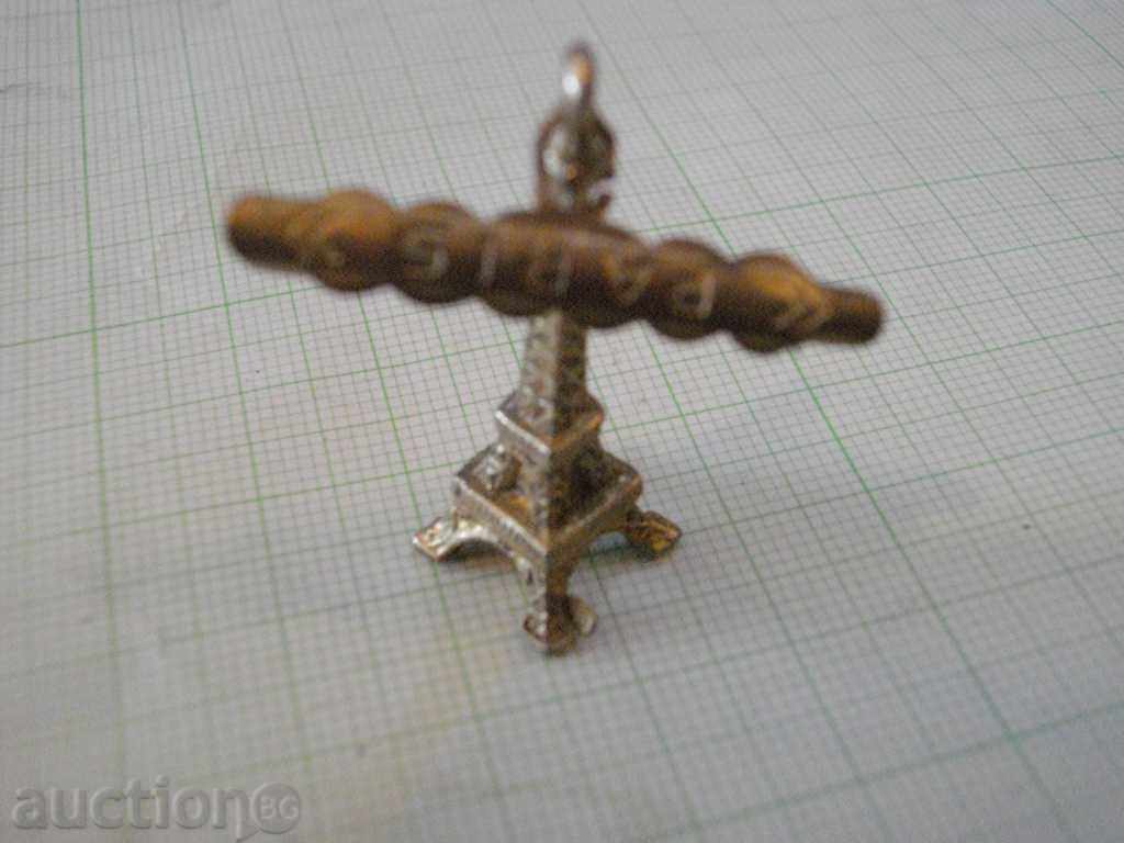 Auction  Badge "* PARIS * - The Eiffel Tower"