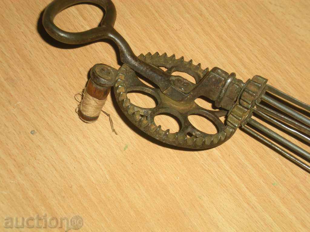 Sell ​​old hand mixer.Otle condition !!! with price 24.90 BGN | € 12.73