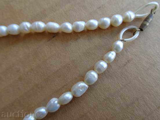 Auction An old pearl necklace, a necklace, a necklace, a pearl Auction An old pearl necklace, a necklace, a necklace, a pearl