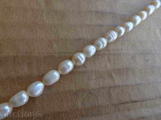 An old pearl necklace, a necklace, a necklace, a pearl - 5 An old pearl necklace, a necklace, a necklace, a pearl - 5