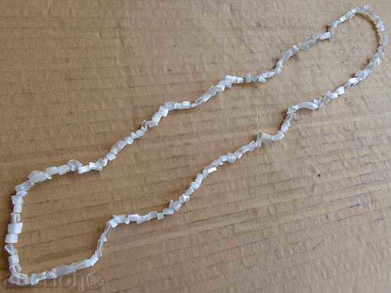 An old white stone necklace, a necklace, a necklace, a pearl