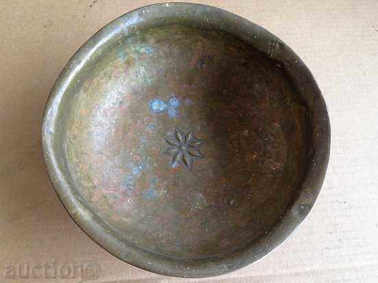 Old brass tray for bath, hammam, baker, brass vessel with price 49.00 BGN | € 25.05 Old brass tray for bath, hammam, baker, brass vessel with price 49.00 BGN | € 25.05