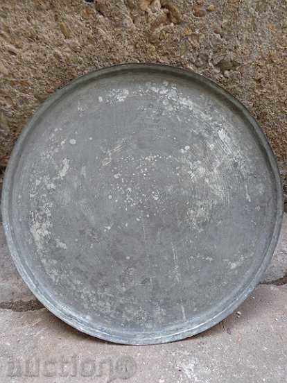 Πολλοί παλιό τηγάνι, κατσαρόλα χαλκού, χαλκού με χρονολόγηση