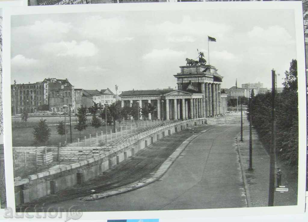Картичка - Берлин - Бранденбургската врата и  Стената  1961