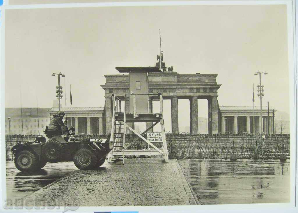 Καρτ ποστάλ - Βερολίνο - Πύλη του Βρανδεμβούργου και το Τείχος του 1961