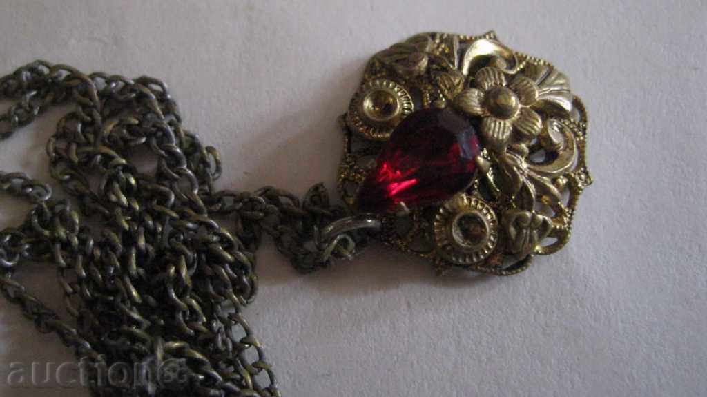 Antique καρφίτσα-Κολιέ με τιμή 150.00 BGN | € 76.69 Antique καρφίτσα-Κολιέ με τιμή 150.00 BGN | € 76.69