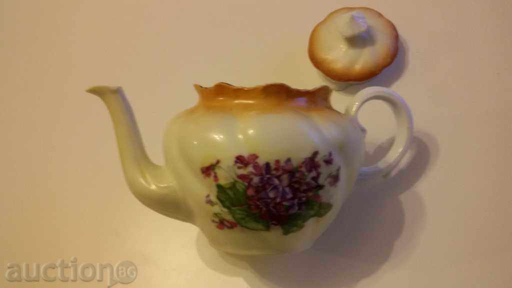 ceainic antic din porcelană