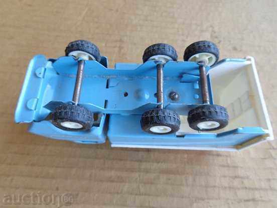 A toy toy, a truck, a truck, a car, a car - 5 A toy toy, a truck, a truck, a car, a car - 5