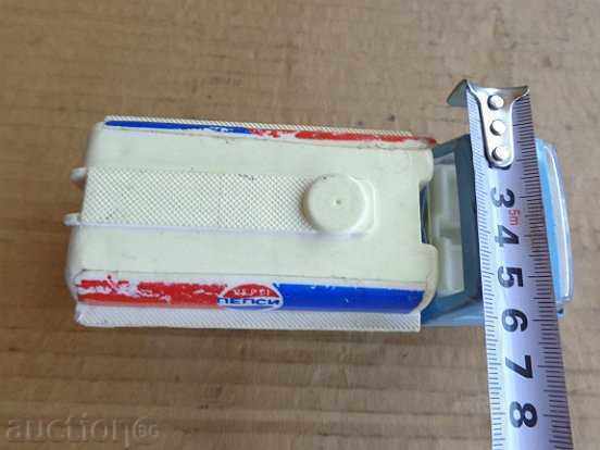 A toy toy, a truck, a truck, a car, a car - 6 A toy toy, a truck, a truck, a car, a car - 6