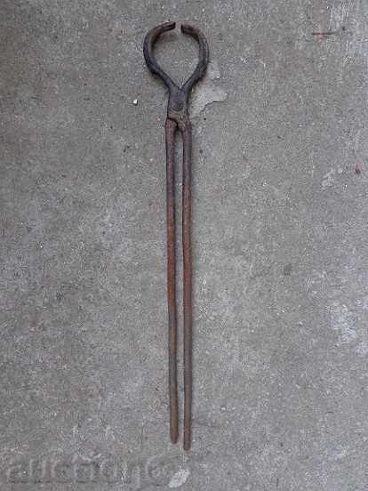 Παλιά λαβίδα σιδηρουργού, σφυρήλατο σίδερο, εργαλείο Παλιά λαβίδα σιδηρουργού, σφυρήλατο σίδερο, εργαλείο